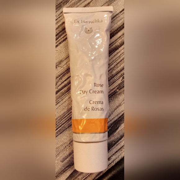 Rose Day Cream - Picture 1 of 4